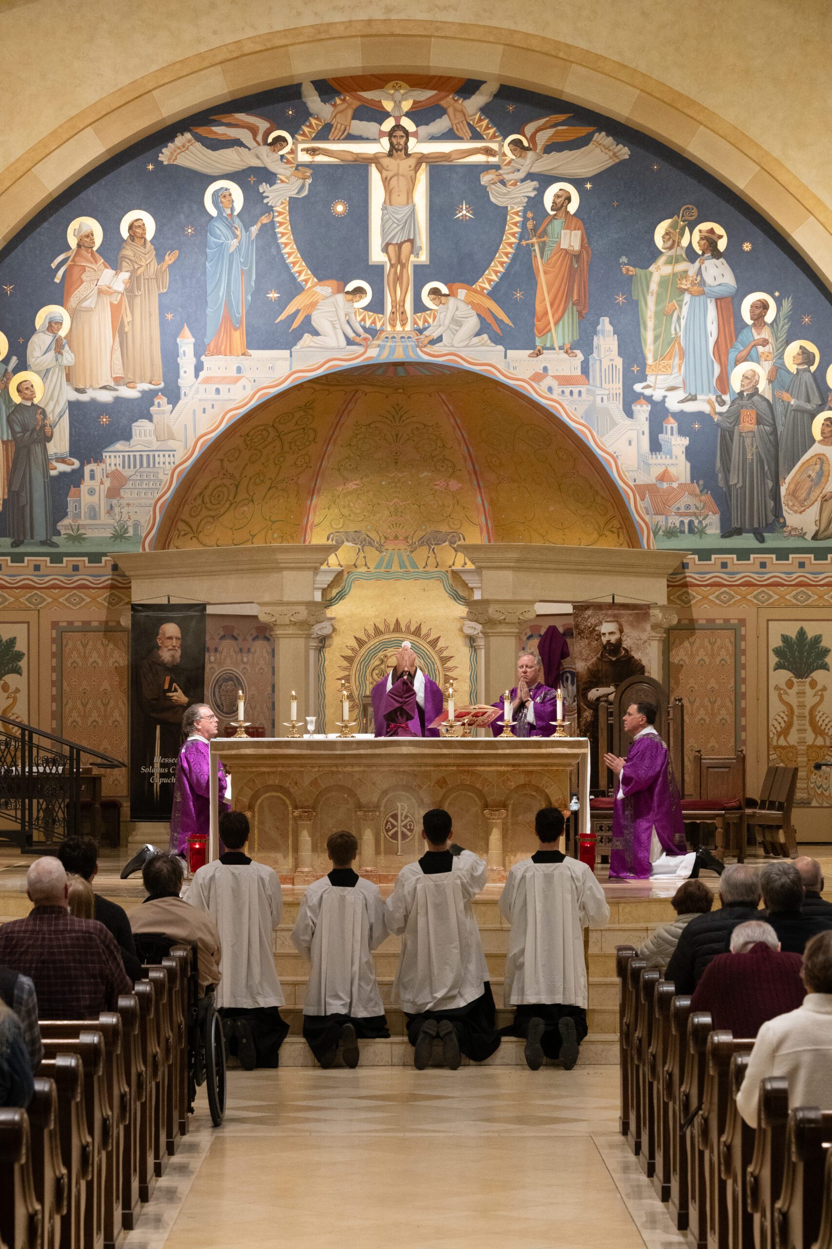 View of the full sanctuary during the closing Mass of the Lenten Parish Mission